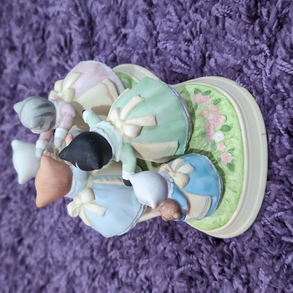 Vintage Schmid Porcelain Bisque Kitty Cucumber Playing London Bridge #822 - Picture 4 of 9